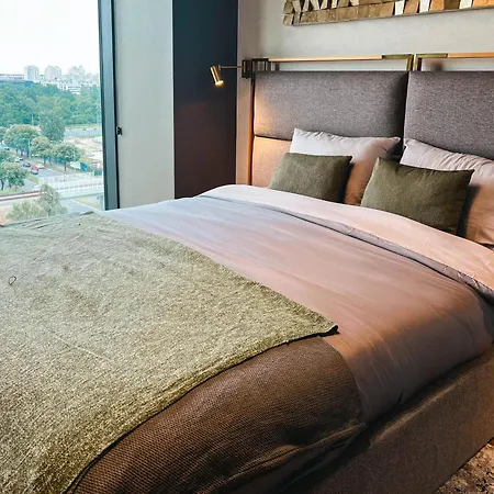 Apartment West 65 *